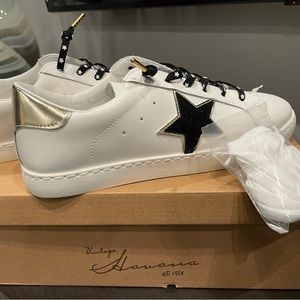 New!! Vintage Havana sneakers!! Size 10.